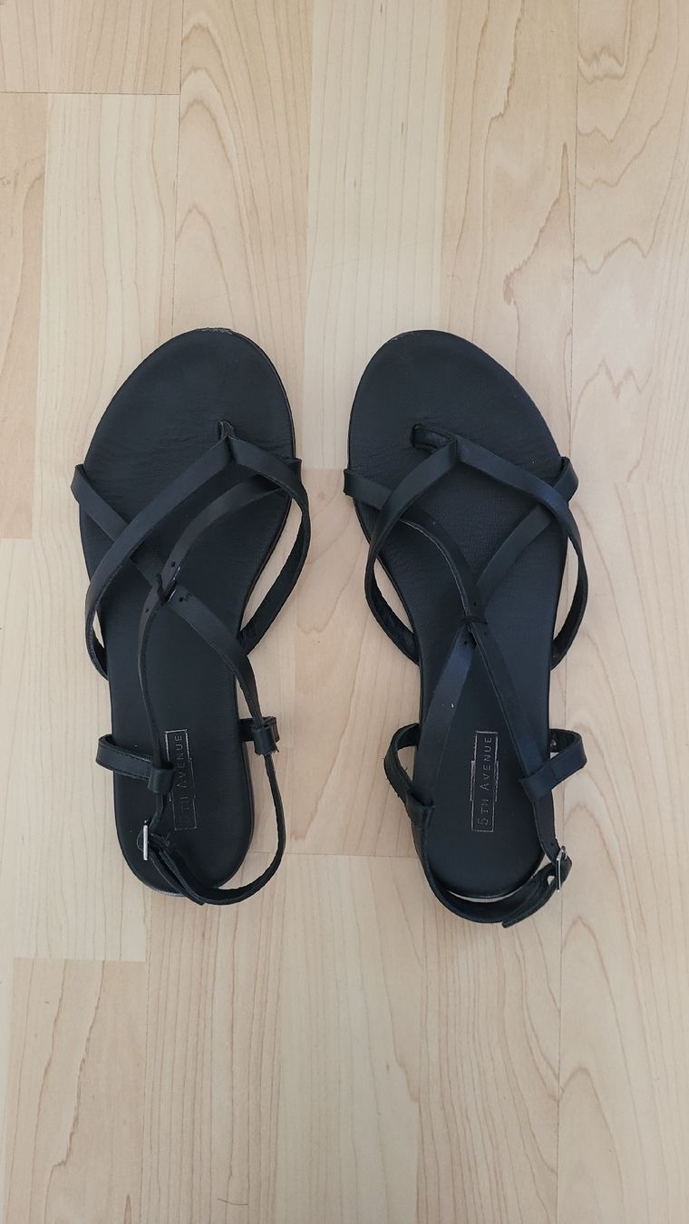 Scarpe da donna: Sandalen schwarz 40 Damen – Usato da Steffisburg venduto da esneusdaheime