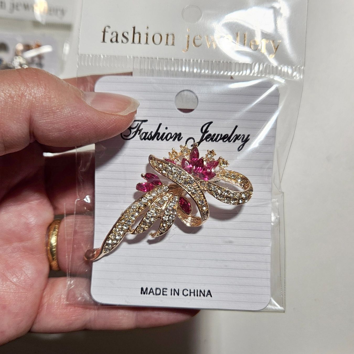 Broschen & Nadeln: Broche neuve, strass rubis, style vintage, neuve – Neu (gemäss Beschreibung) aus Lausanne von tal_01 2