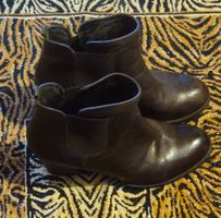Dunkelbraune Stiefeletten Grösse 37, Herbst-Must-...
