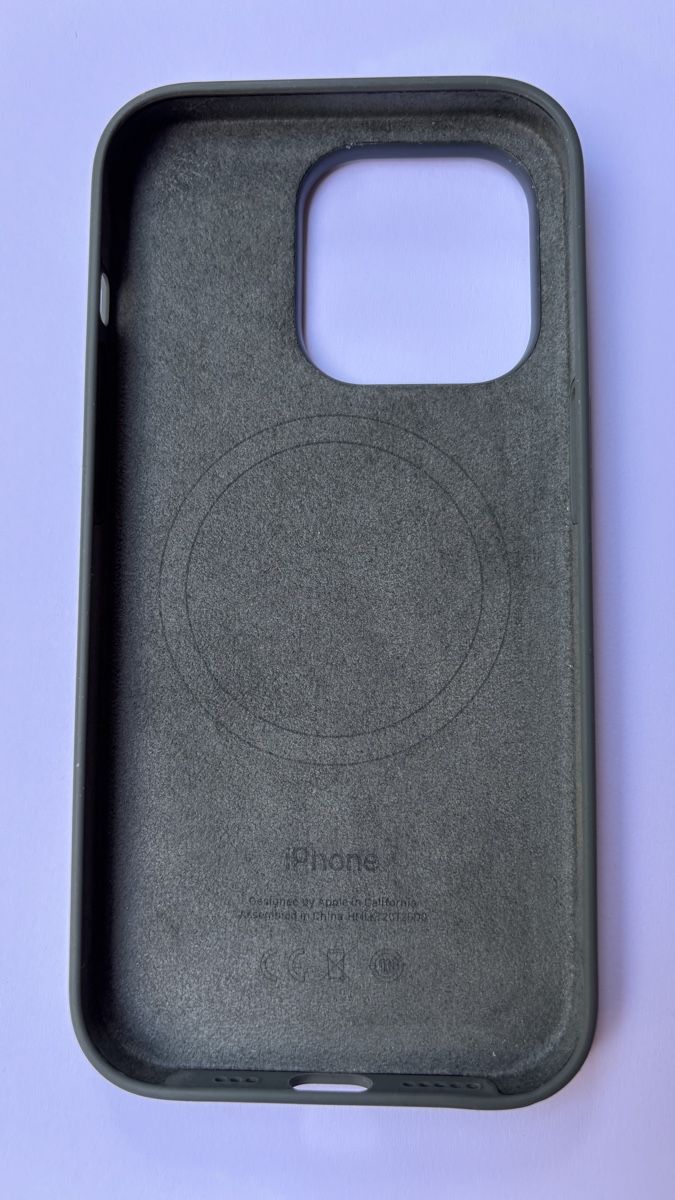 Apple Cover & Protezioni schermo: Apple iPhone 14 Pro Silikon Case mit MagSafe Grün – Usato da Oensingen venduto da NichtVonHier 1