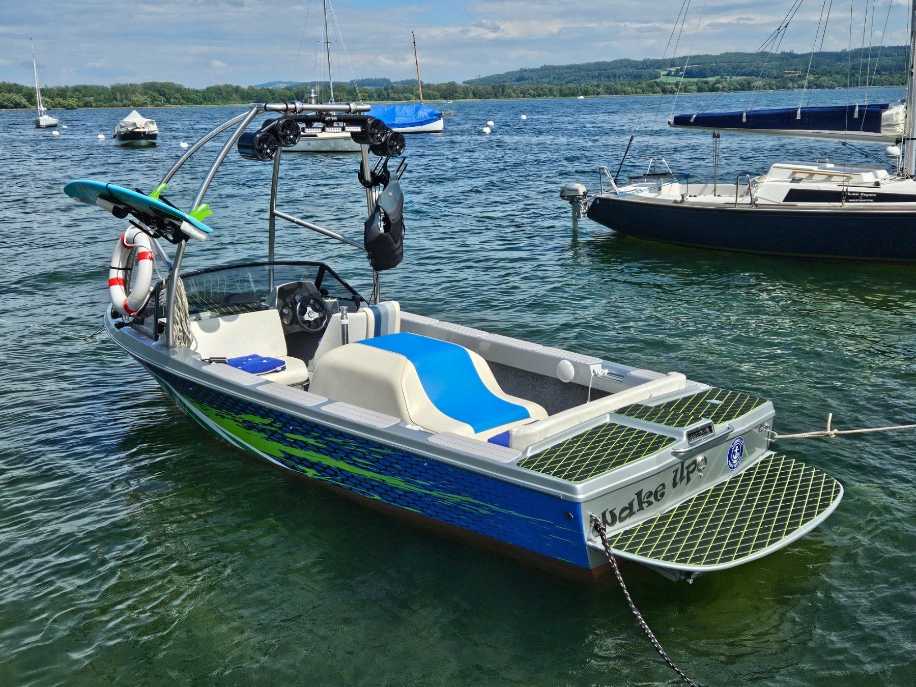 Schweizer Boote: Schweizer Winners 610 Wakeboard-Boot inkl. Trailer – Gebraucht aus Môtier (Vully) von K.U.M.