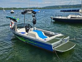 HERBST-SCHNÄPPCHEN Wakeboard-Boot inkl. Trailer