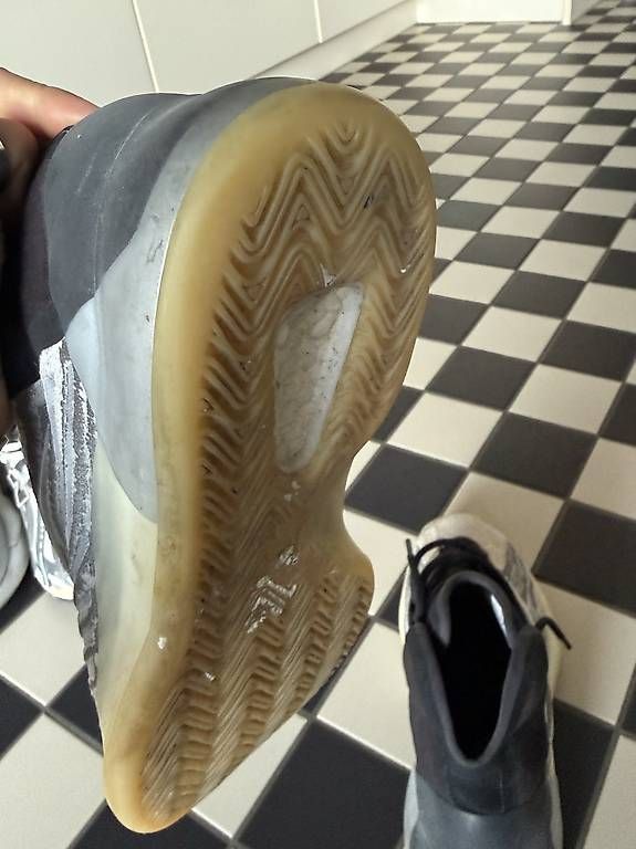 Herrenschuhe: Adidas Yeezy QNTM Quantum GR 42  – Gebraucht aus Dübendorf von lilasonderbar 4