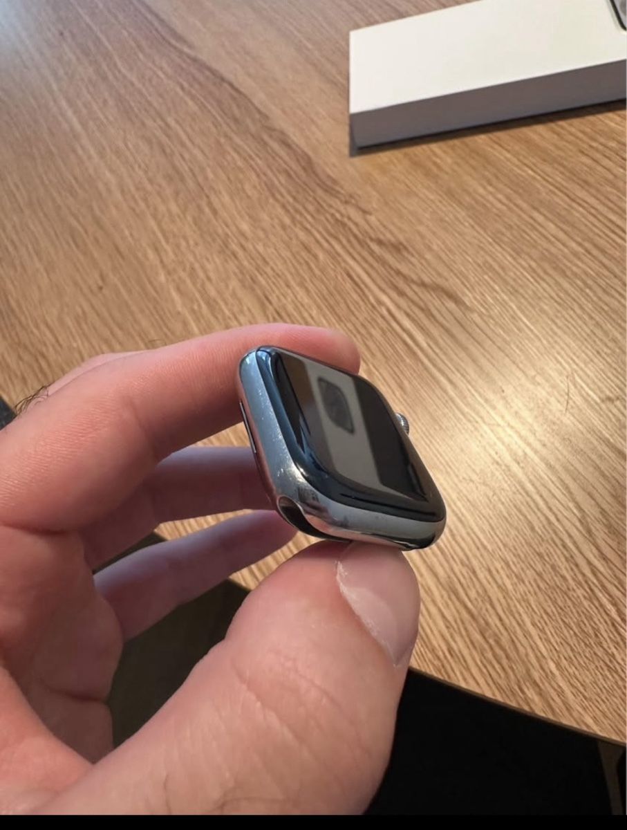 Apple Smartwatch: Apple Watch Series 8 41mm Silver Titan GPS + CEL – D'occasion à St. Gallen par F_s 3