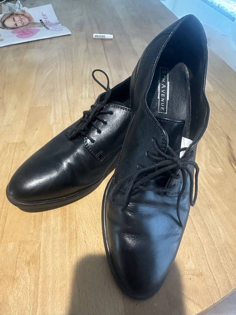 Scarpe da donna: 5th Avenue Schnürschuhe Schwarz Echt Leder Gr. 37 – Usato da Liestal venduto da esr_9y9c 4