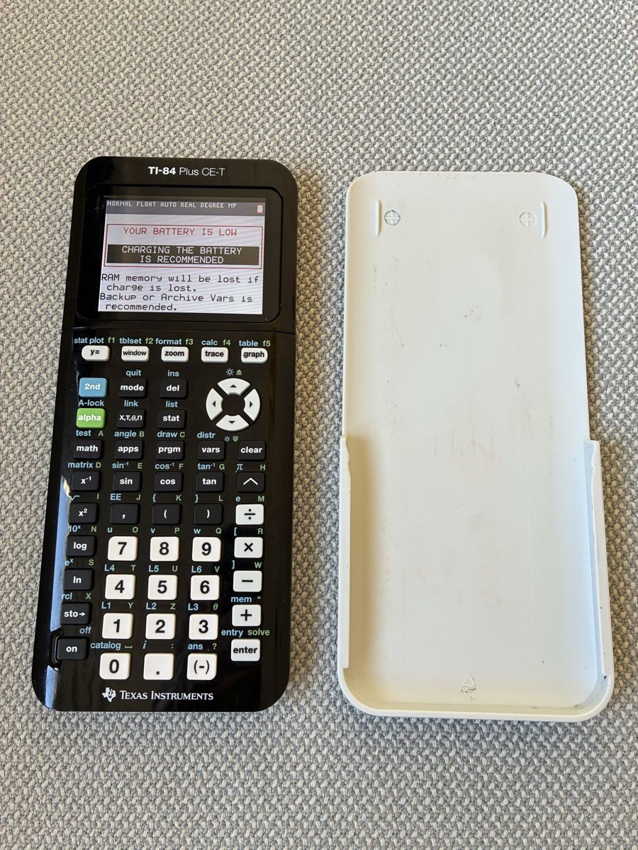 Texas Instruments Calcolatrici tascabili: Texas Instruments TI-84 Plus CE-T Grafikrechner – Usato da Zürich venduto da Sylvie0011