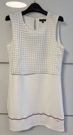 Weisses sportlich elegantes Sommerkleid Groesse M