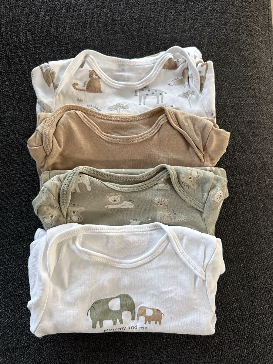 C&A Biancheria intima: 4 Bodys Gr. 86 kurzärmlig – Usato da Oberdorf SO venduto da fani05