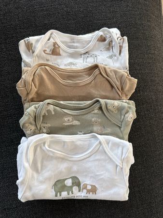 4 Bodys Gr. 86 kurzärmlig