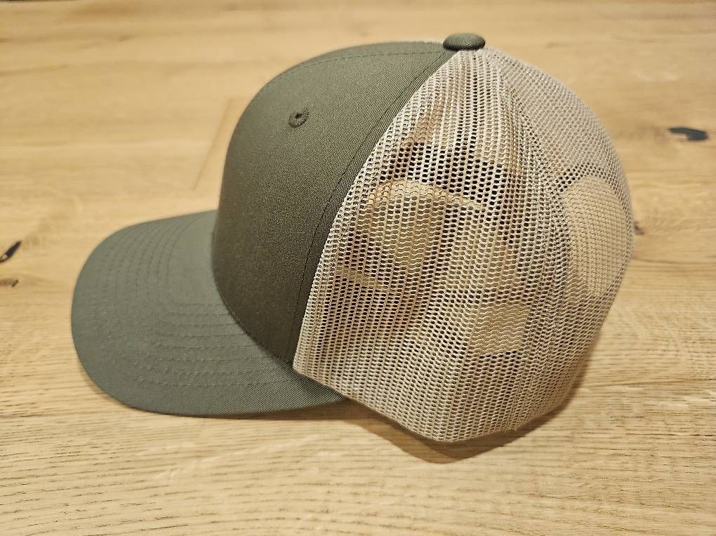 Chapeaux, bonnets & casquettes: Yupoong Truckercap Neu – D'occasion à Götighofen par nanita85 1