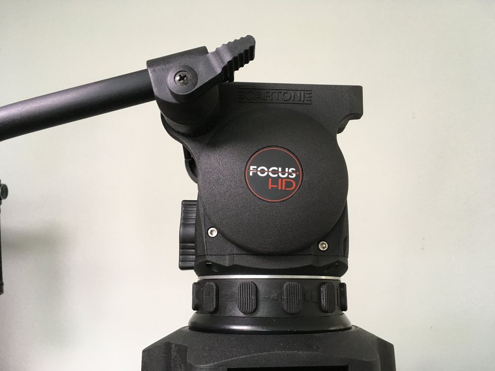 Tête Vidéo CARTONI FOCUS Avec Trépied, Téléspan Bar, Plaque Et TDKNOB - Entretenue - 26 Lbs