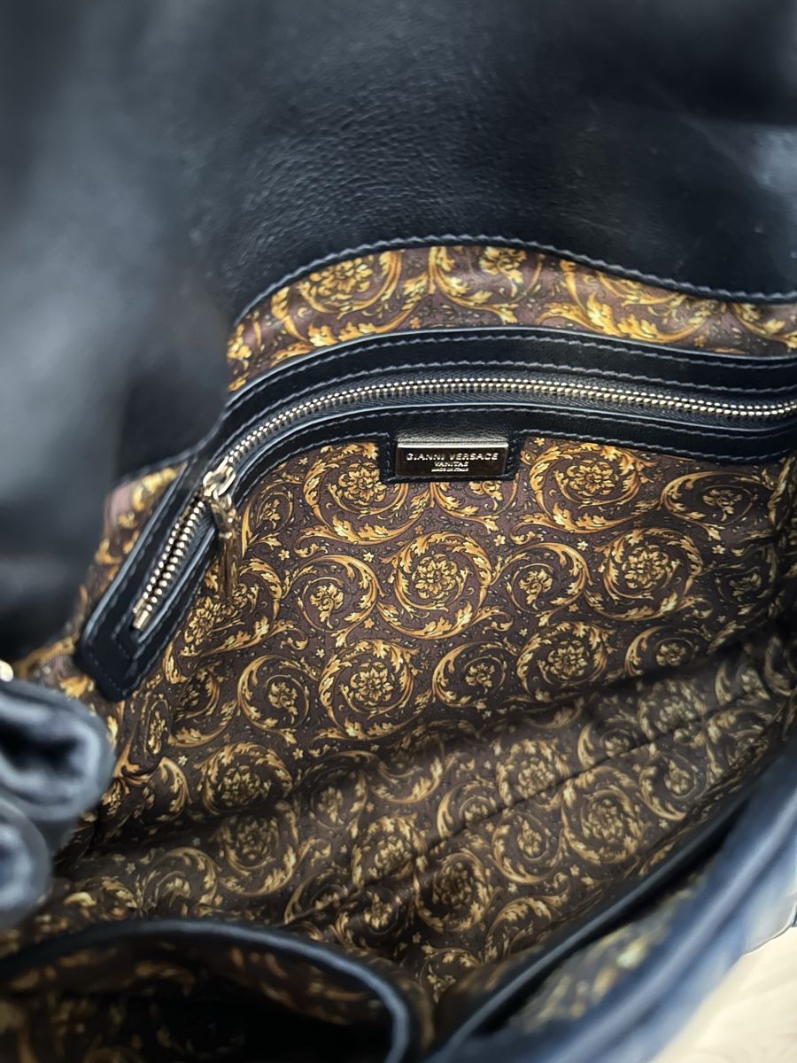 Versace Borse da donna: Versace Black Leather Shoulder Bag - Great Condition – Nuovo (secondo la descrizione) da Langnau am Albis venduto da vitaklimova 4