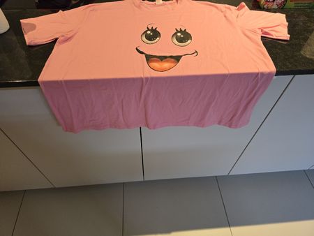 T SHIRT MIT SMAILY DRUFE FARBE ROSA  GRÖSSE 4XL ZUSTAND NEU