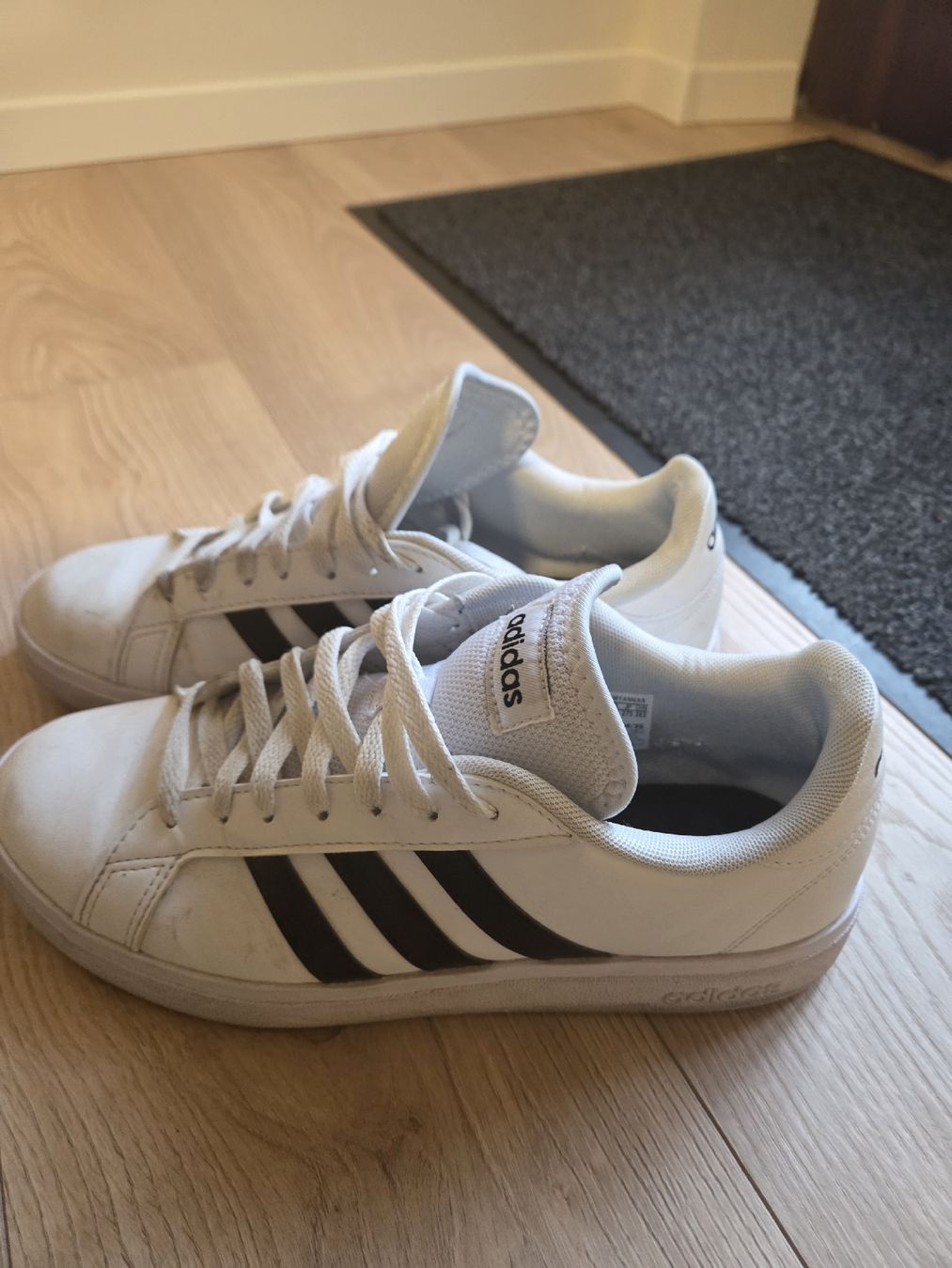Herrenschuhe: Adidas Sneaker 43 – Gebraucht aus Hägglingen von MR.BG 2