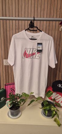 Nike Tee Weiss Grösse L - Sommerlich & Frische Farben.