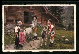 Drei Kinder in Appenzeller-Trachten mit 