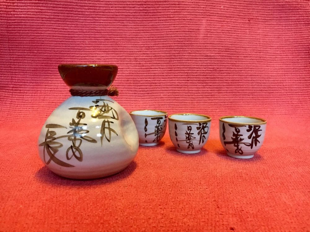 Klassisches Keramik Sake Set(handbemalt) Kaufen auf Ricardo