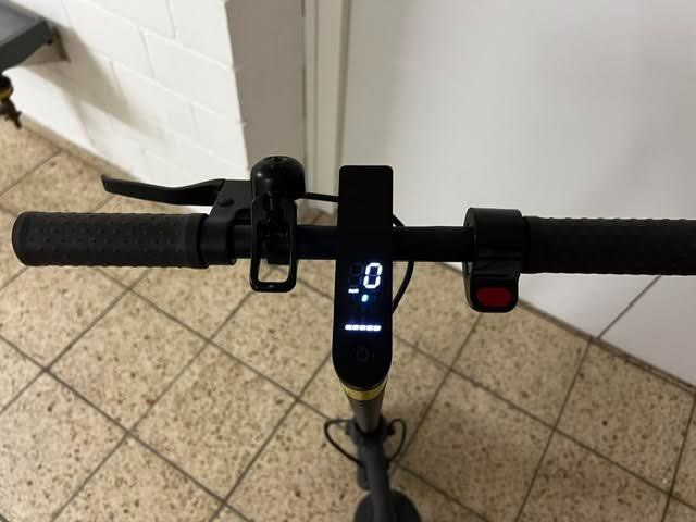 Scooters: Mi Elektroroller Ninebot Pro2, 25 h/km wenig gebraucht – Gebraucht aus Muttenz von Sila2 1