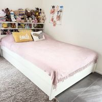 Schönes Bett mit Stauraum+Matraze