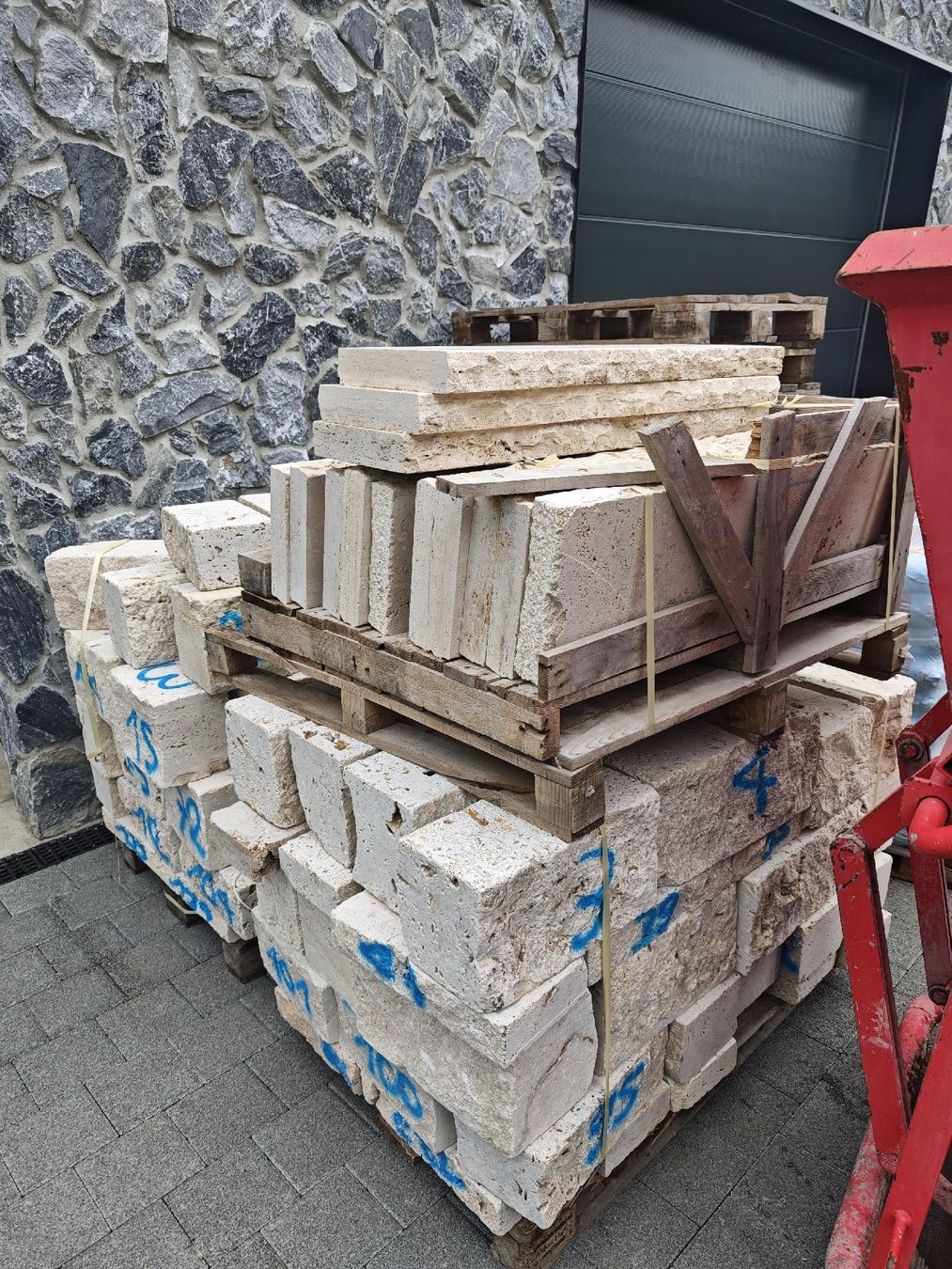 Pietre & tegole: Travertin Mauersteine und Abdeckplatten – Nuovo (secondo la descrizione) da Zeihen venduto da Meier_Zeihen
