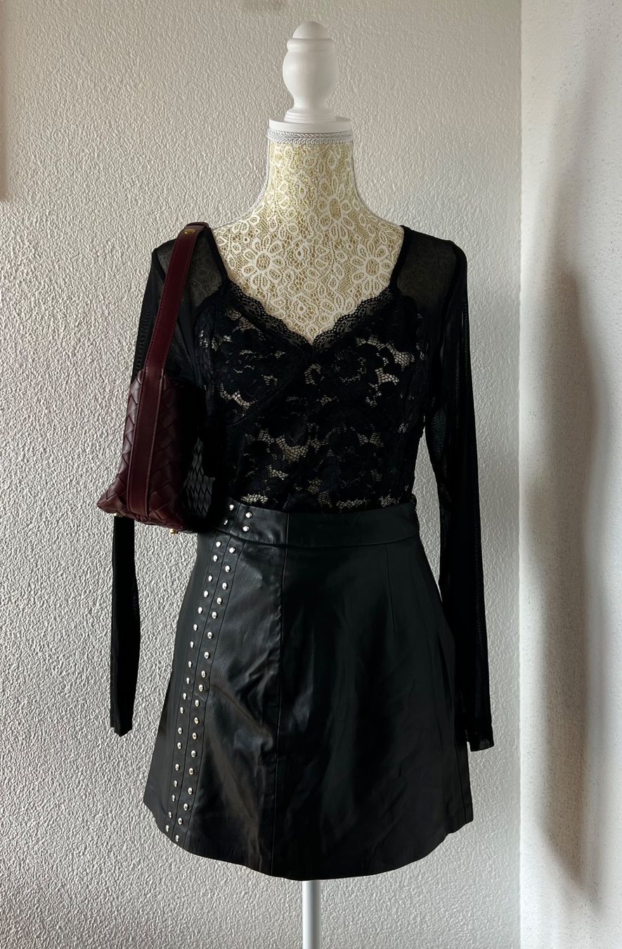 Top: Missguided Women's Black Bodysuit – Usato da Otelfingen venduto da houseofstae