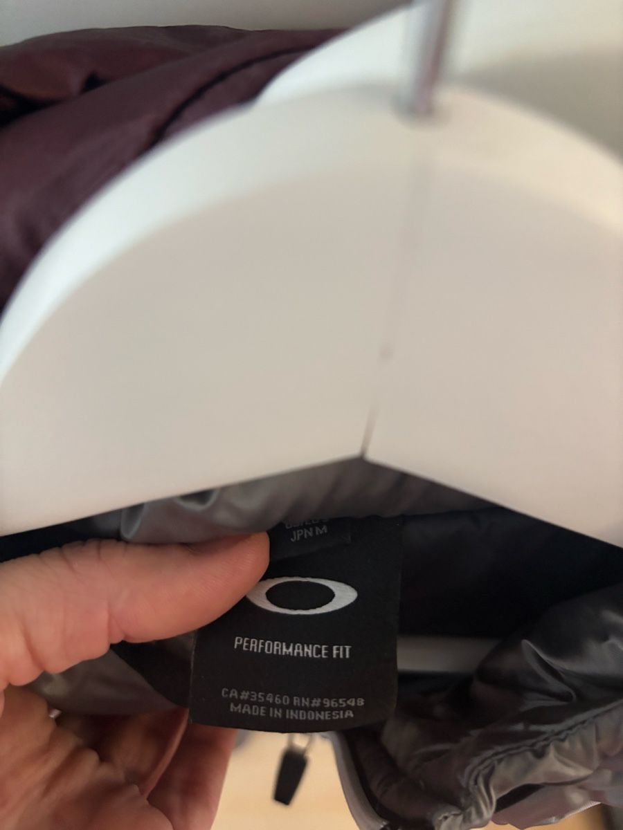 Oakley Jacken: Oakley Performance Fit Wind-/Trainingsjacke mit Kapuze  – Gebraucht aus Geroldswil von ele_7hkp 3