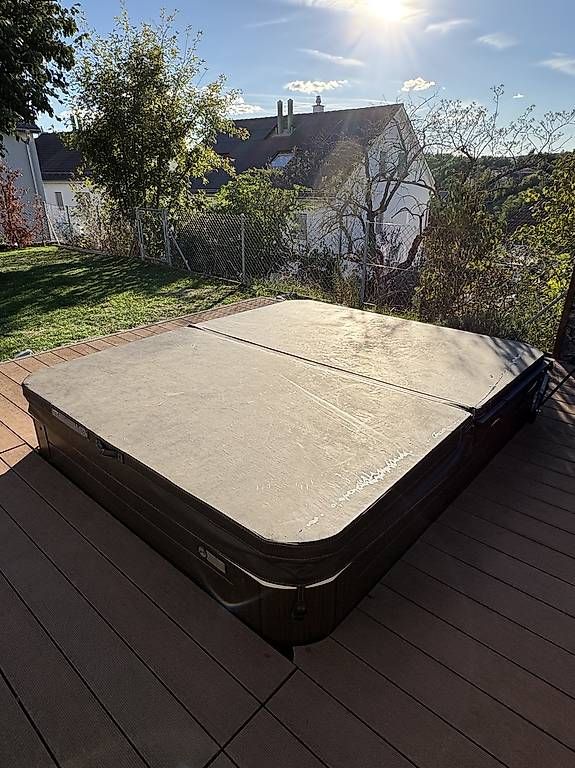 Whirlpool: HotSpring Whirlpool "Sovereign" – Gebraucht aus Ramlinsburg von Alexandra.M. 4