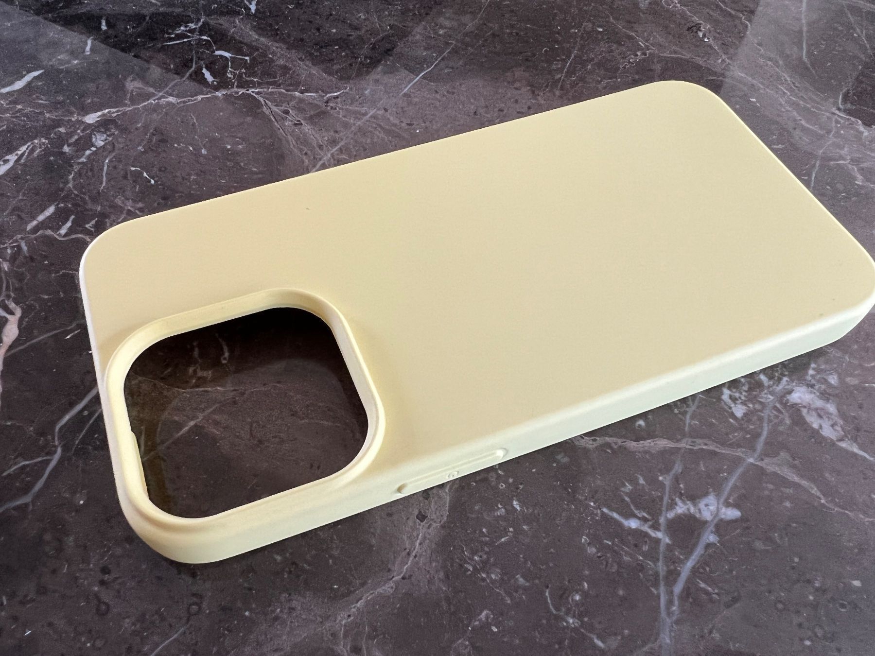 Apple Handys / Smartphones: Zitronengelbe IPhone 13 Pro Hülle – Neu (gemäss Beschreibung) aus Altendorf von wqv_97 1