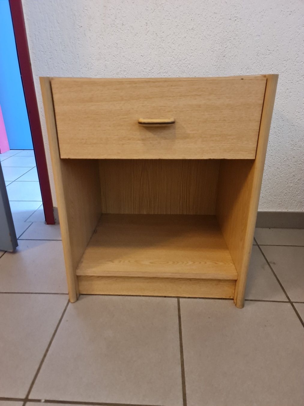 Comodini: Nachttisch mit einer Schublade – Usato da Schliern b. Köniz venduto da wuedy