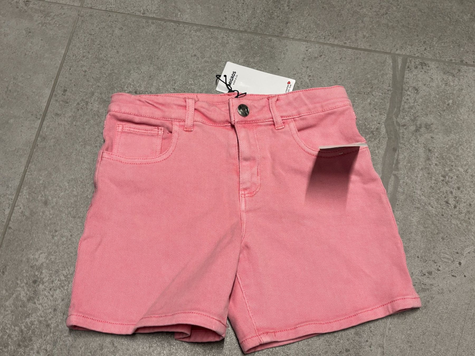 Pantaloni: Short en jeans stretch taille ajustable neuf taille140 – Nuovo (secondo la descrizione) da Salvenach venduto da gwenwywar