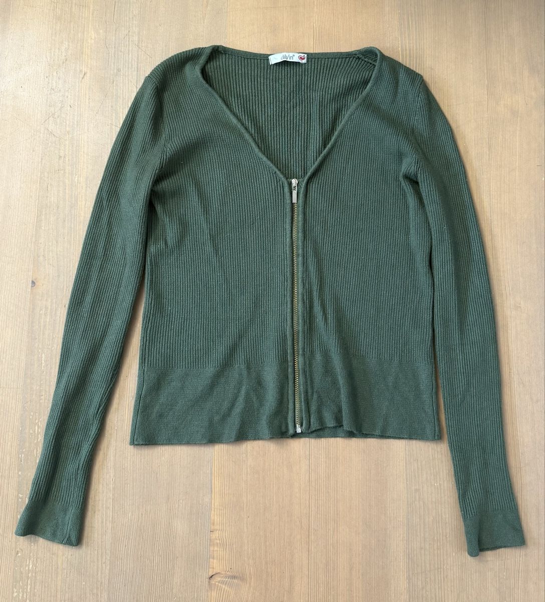 Giacche: grüne Strickjacke mit Reissverschluss – Usato da Huttwil venduto da mandala123