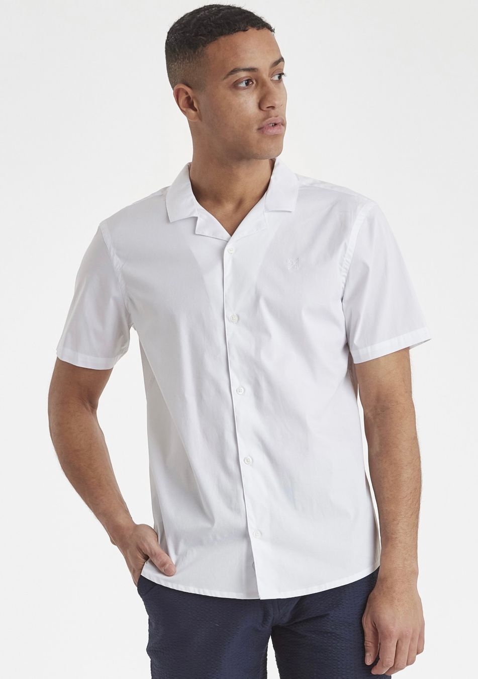 Hemden: Weisses Kurzarm Hemd Casual Friday Grösse M – Gebraucht aus Opfikon von TSell 2