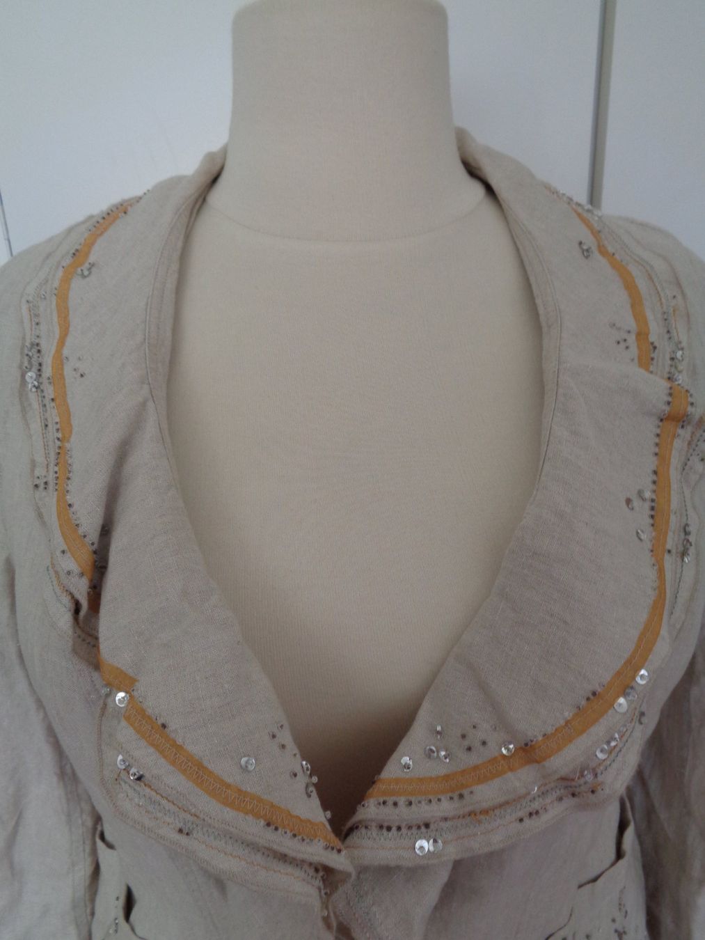 Giacche: Veste beige en lin brodée T. 48 – Usato da Marin-Epagnier venduto da Madja 1