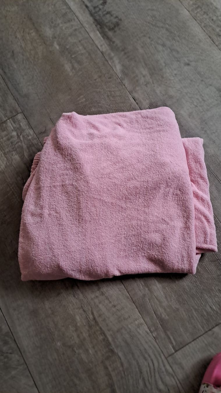 Bettwäsche: Rosa Fixleintuch, 140x70 – Gebraucht aus Rickenbach LU von bishiida