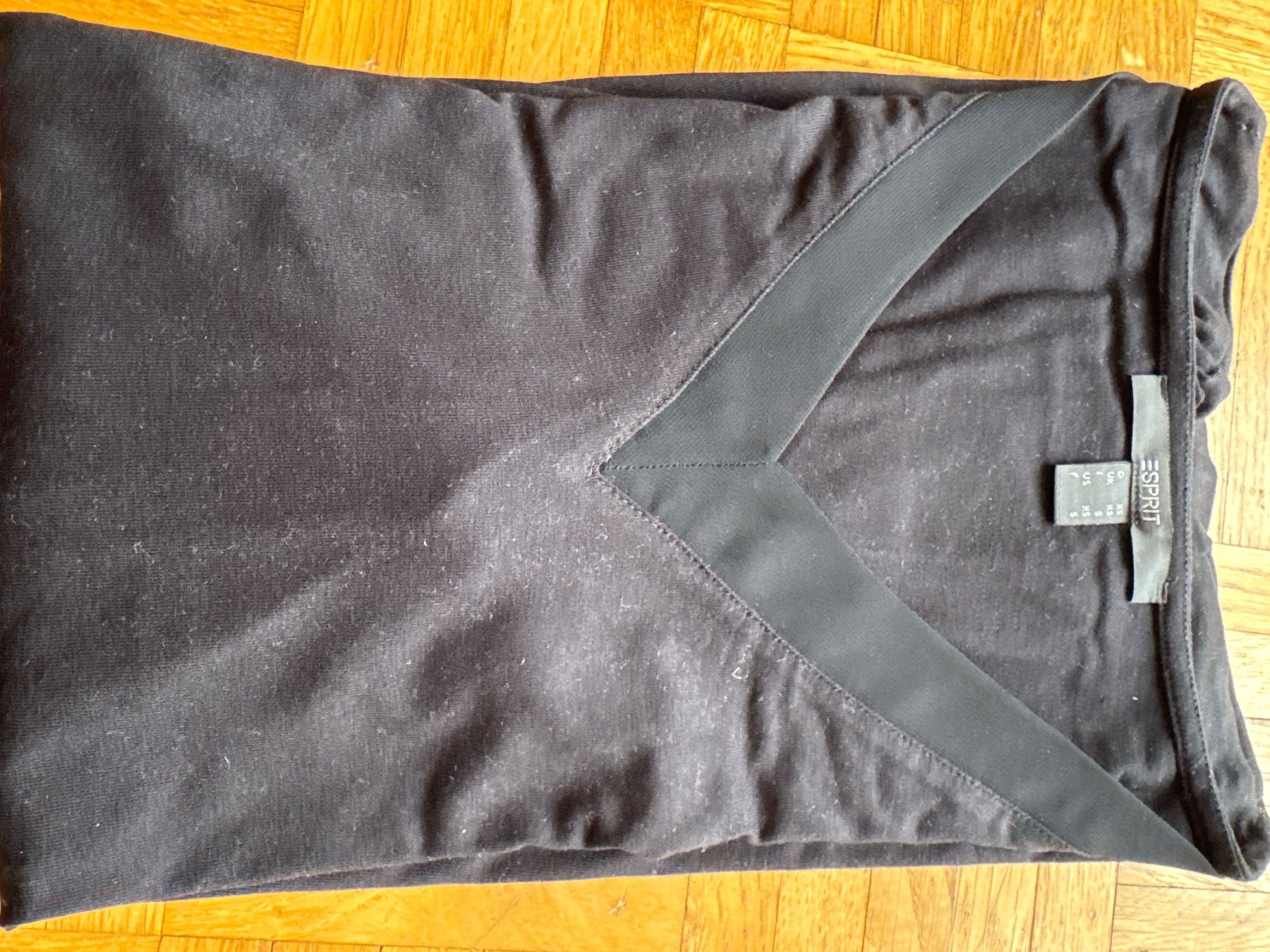 Esprit Lotti di vestiti: 4 Esprit V-Ausschnitt Shirts Gr. S, Damen – Usato da Winterthur venduto da britsi 1