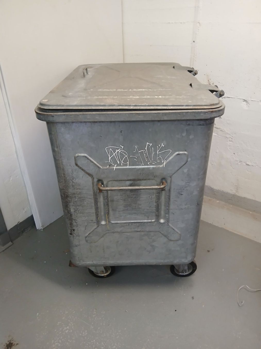 Sonstiges für Büro & Gewerbe: ABFALL CONTAINER 900 LITER – Gebraucht aus Eggenwil von wydl 3