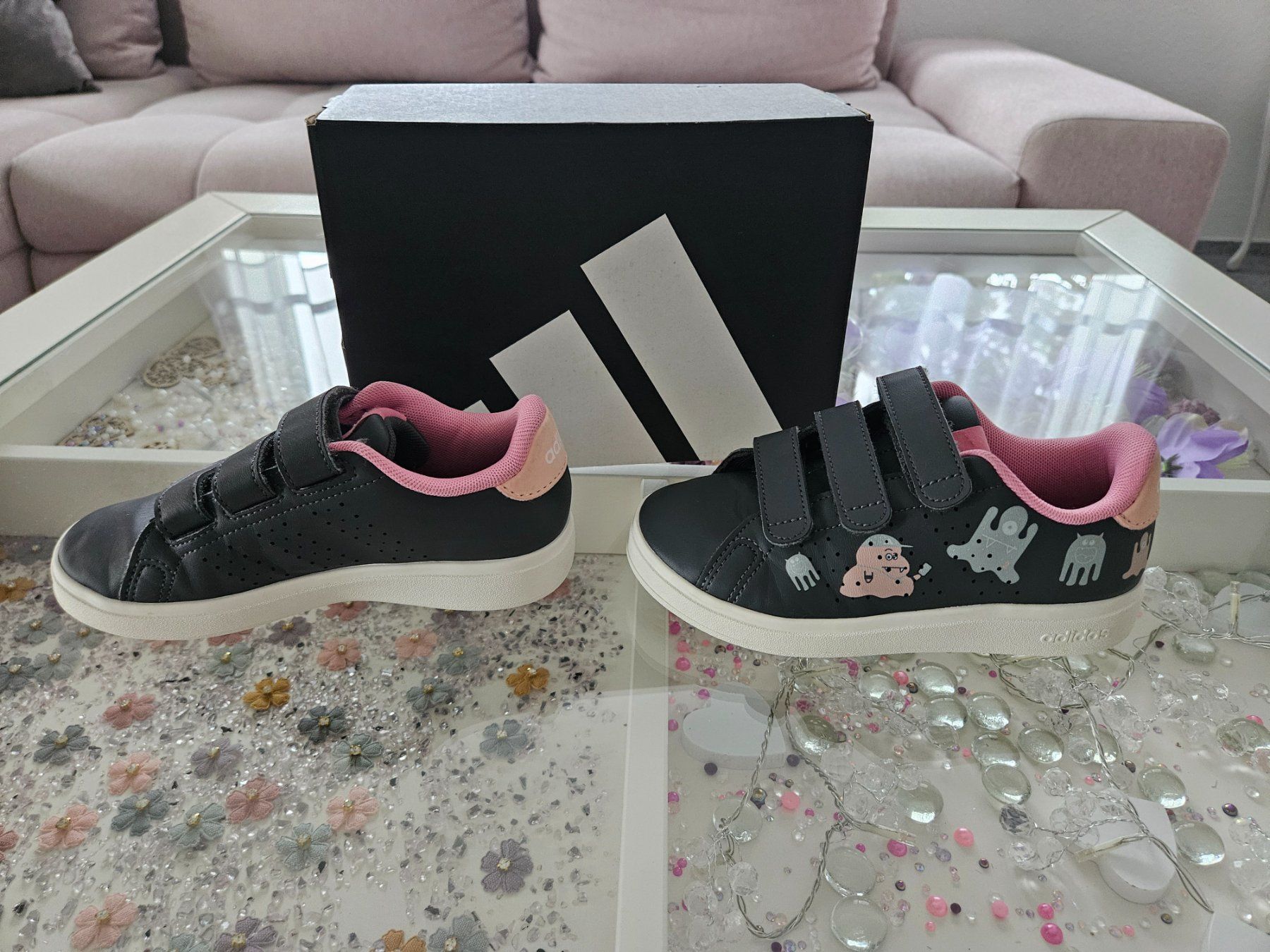 Adidas Schuhe für Mädchen: Adidas Hallenturnschuhe Monster – Gebraucht aus Unterägeri von Sleepbear 2