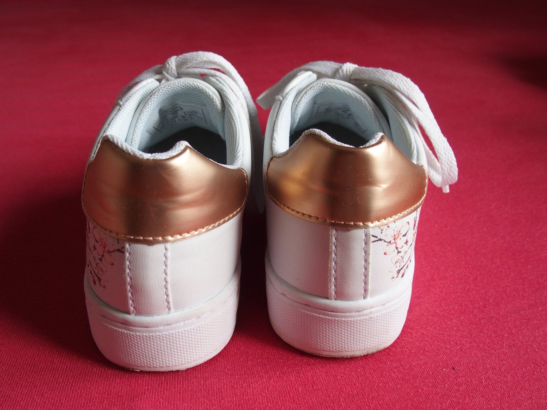 Scarpe per ragazze: Schuh Mädchen Grösse 36 – Usato da Menznau venduto da Brauchi 1