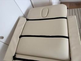 Massageliege, klappbar. Holz , Kunstleder beige