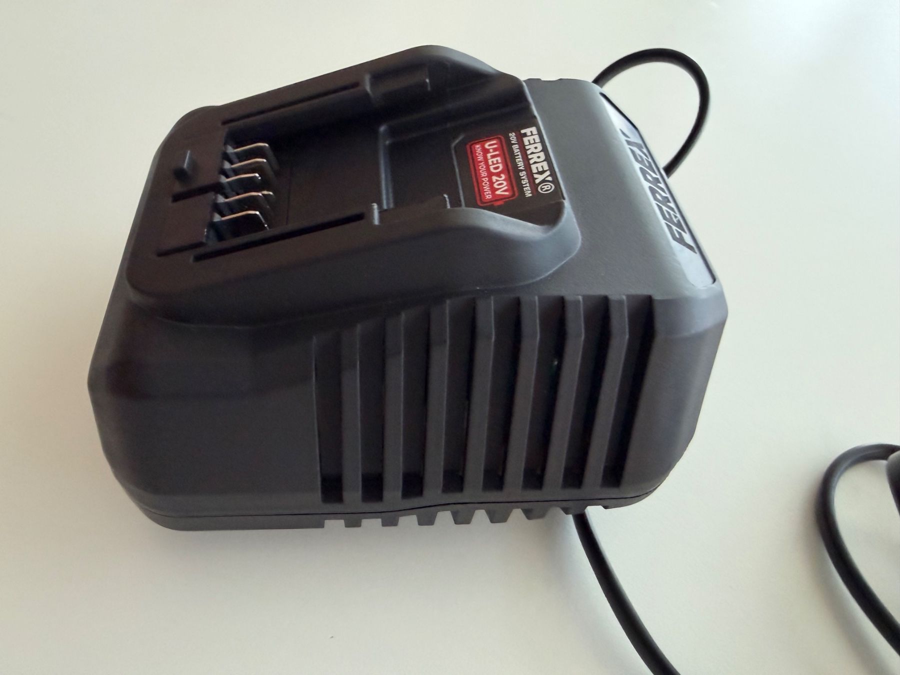 Ferrex Akkus & Batterien: Ferrex chargeur batterie 20V – Neu und originalverpackt aus St-Gingolph von GoldenKeys 3