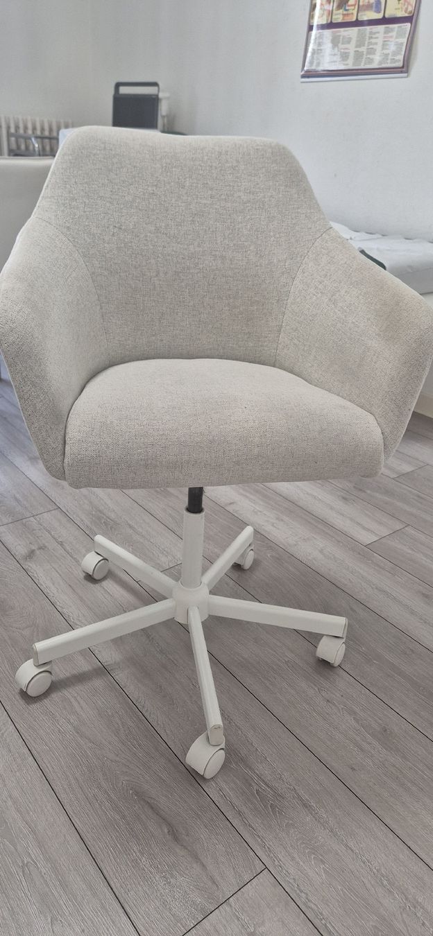 Poltrone: Fauteuil de bureau pivotant gris clair avec roulettes – Nuovo (secondo la descrizione) da Veyrier venduto da ser_zn68 1