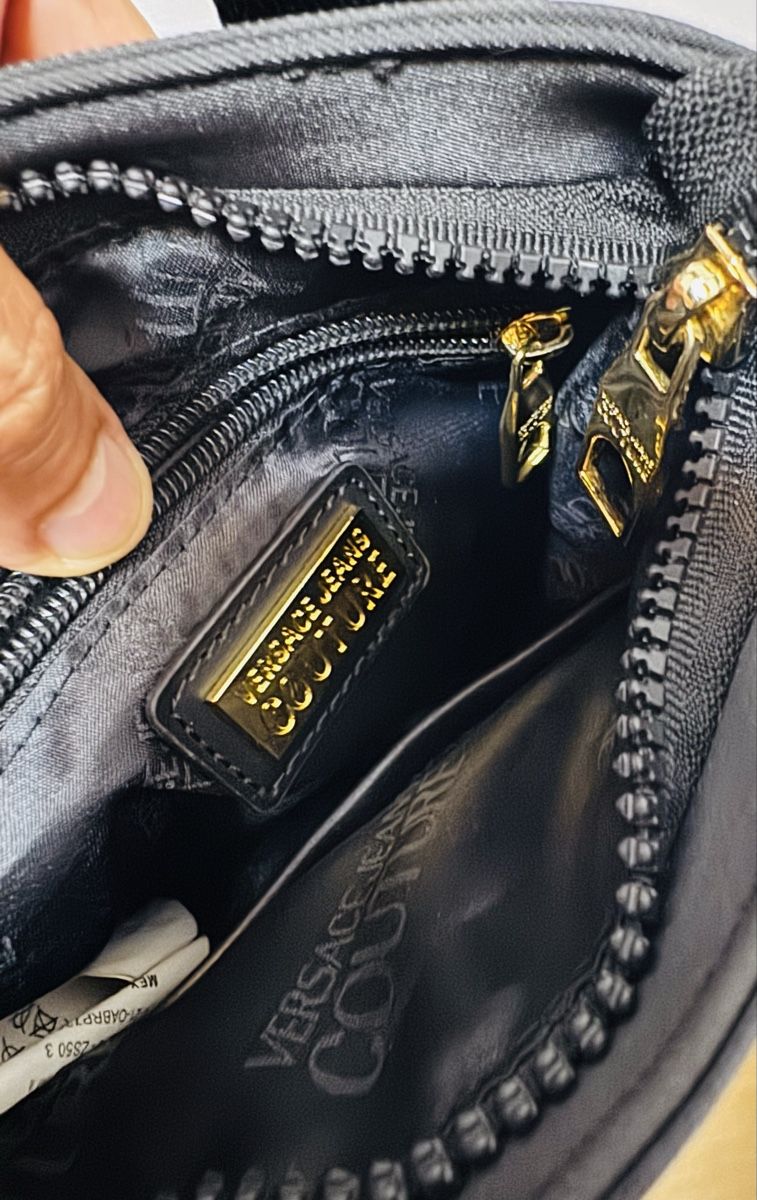Versace Autres vêtements & accessoires: Borsa a tracolla Versace Jeans Couture Unisex nero – D'occasion à Volketswil par mau_9pxs 2