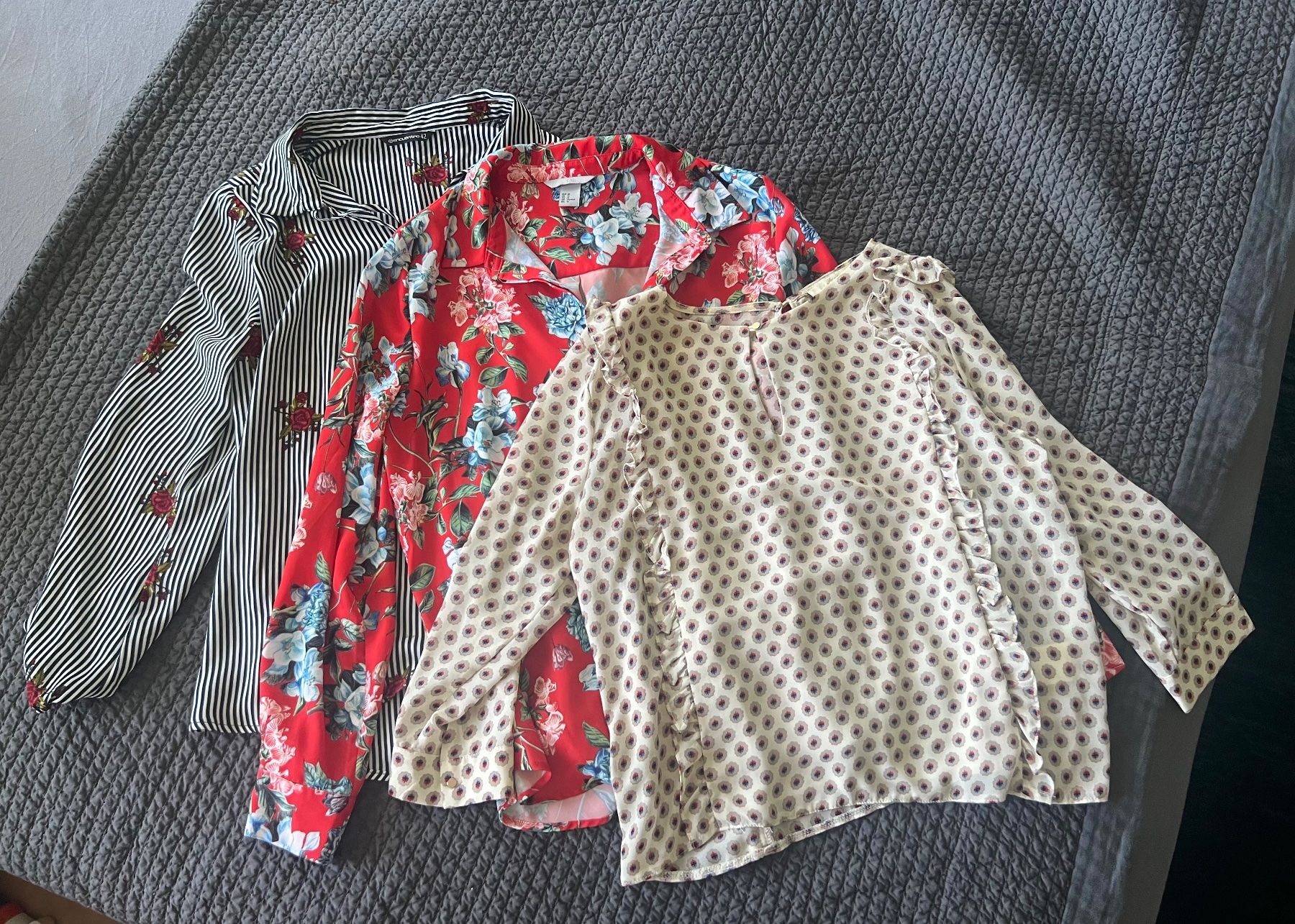 Camicette: 3 Blusen mit Blumenmuster in Grösse 40 – Usato da Turgi venduto da SHK