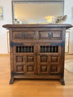 Rustikale Holzkommode / Schrank mit Metallbeschlägen 