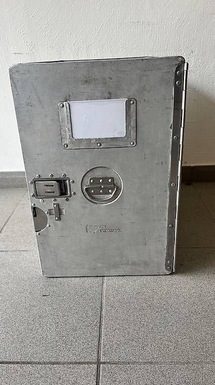 Korpus: Airline Trolly TAP-Container – Gebraucht aus Oberwil BL von Marcel590 2