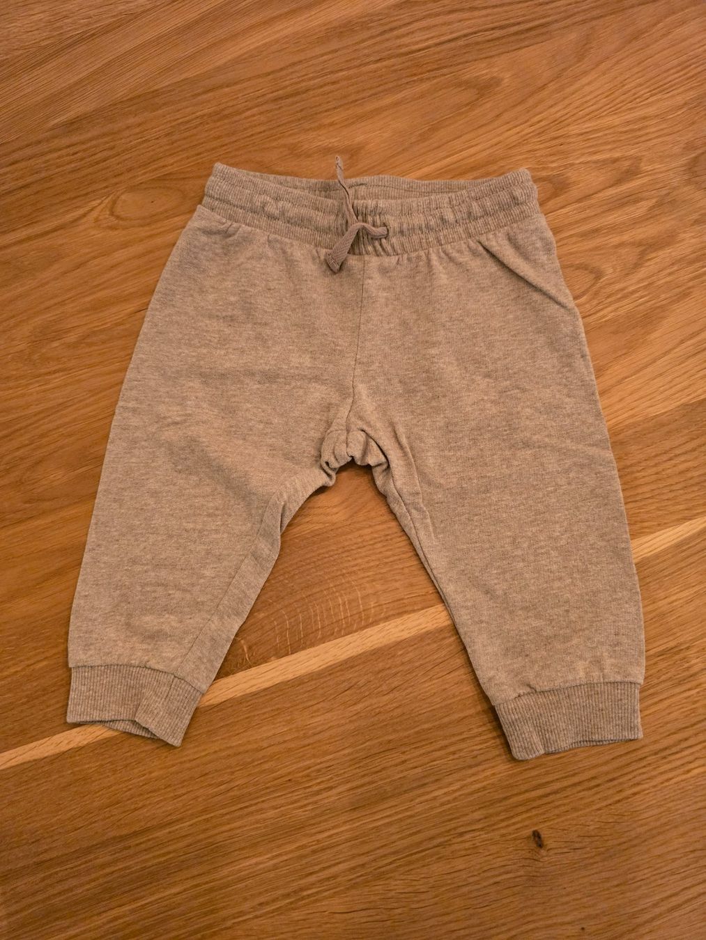 H&M Pantaloni: Trainerhose H&M Gr. 74 – Usato da Zäziwil venduto da Seisler
