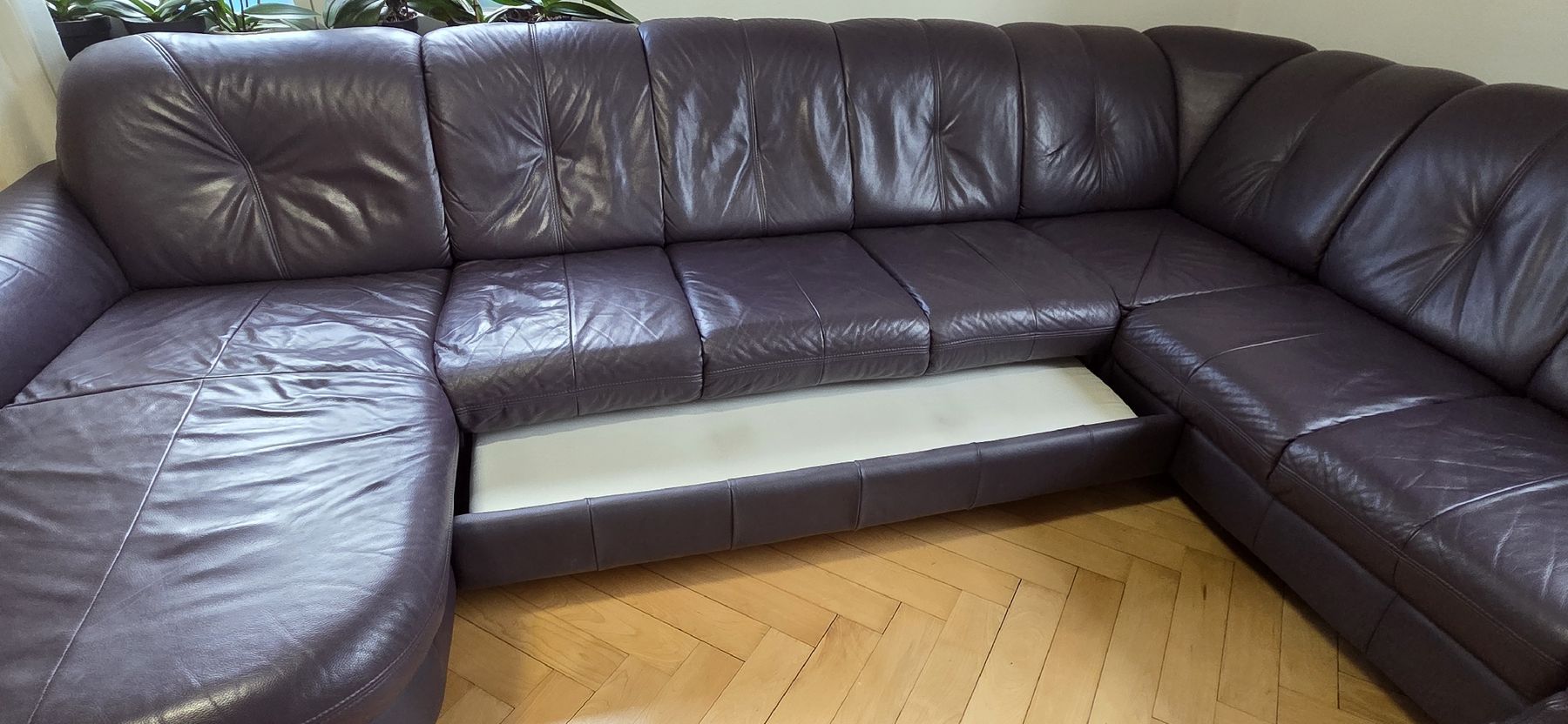 Sofas: Ledersofa, Farbe aubergine – D'occasion à Zürich par Aljode 3