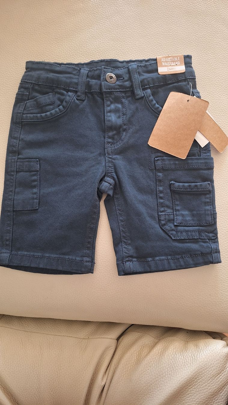 Pantalons: Short cargo garçon neuf,  taille 7/8 ans. – Neuf avec emballage d'origine à Neuchâtel par Kebah