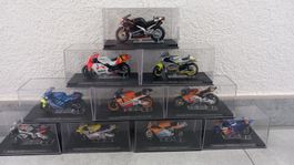 Lot de 10 motos miniatures