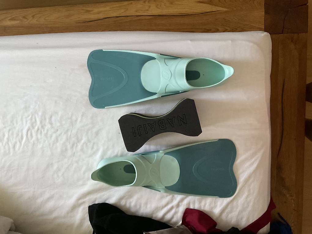 Palmes, Masques & Tubas: Flossen und Pull Buoy – D'occasion à Fahrweid par chiaravisona